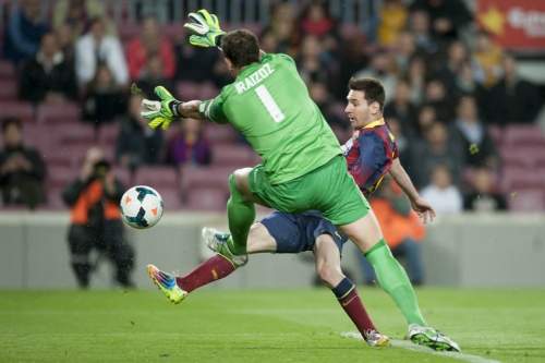 http://img02.mundodeportivo.com/2014/04/20/Partido-de-liga-BBVA-FC-Barcel_54405161318_54115221152_960_640.jpg